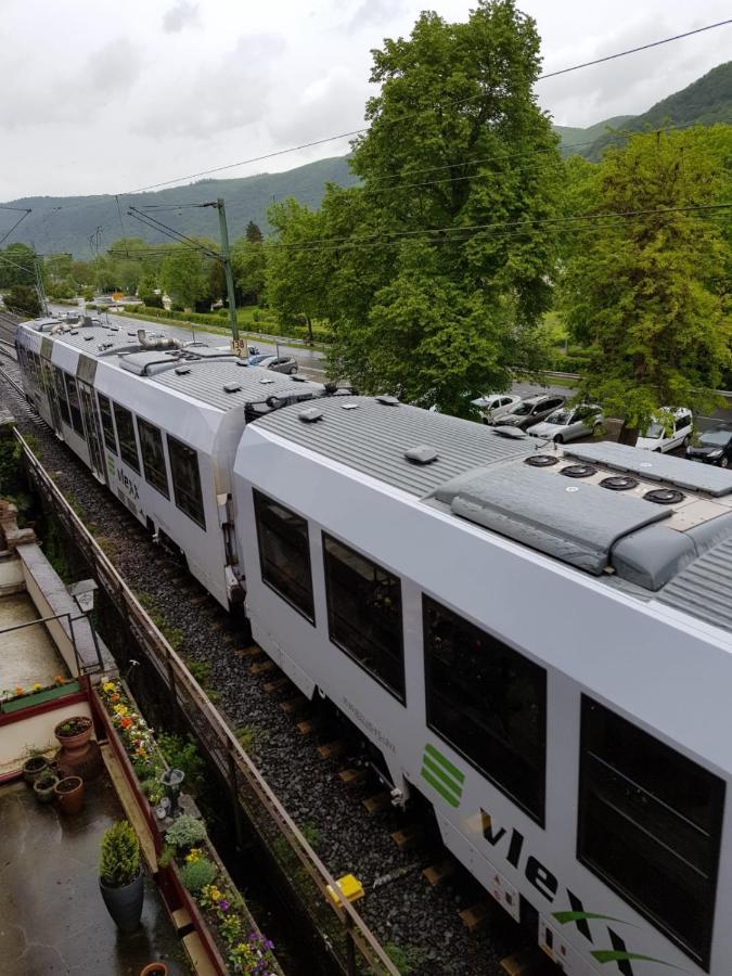 באכאראך Hotelzimmer Im Alten Reihenhaus Auf Der Stadtmauer מראה חיצוני תמונה