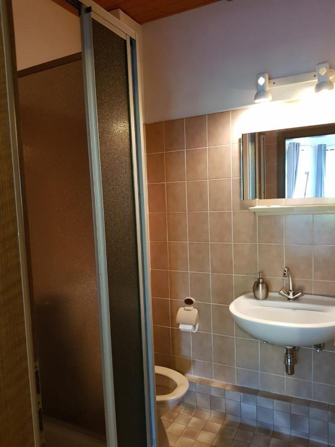 באכאראך Hotelzimmer Im Alten Reihenhaus Auf Der Stadtmauer מראה חיצוני תמונה
